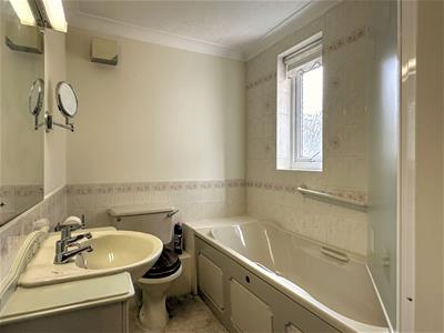 BATHROOM/WC